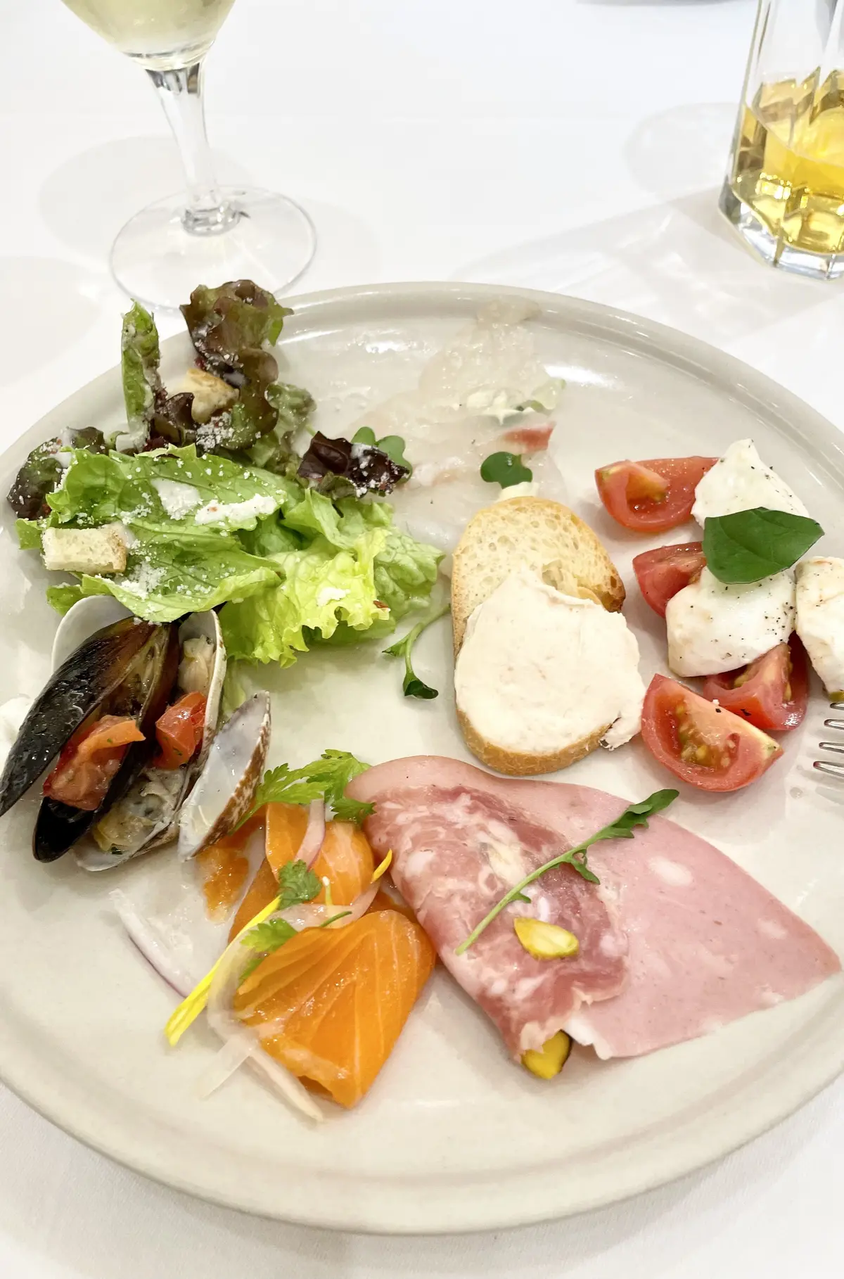 XEX日本橋、イタリアン、イタリア料理、Jマダム、集合写真、記念写真、個室、貸し切り、舞台、日本橋、三越前、日本橋室町野村ビル、ワイン、ブュッフェ、飲み放題、食べ放題、フリーフロー、パーティー、貸し切りパーティー、立食パーティー、クリスマスパーティー