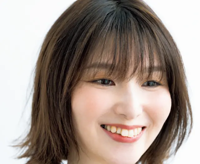 外ハネ毛先を利用したひし形ボブ