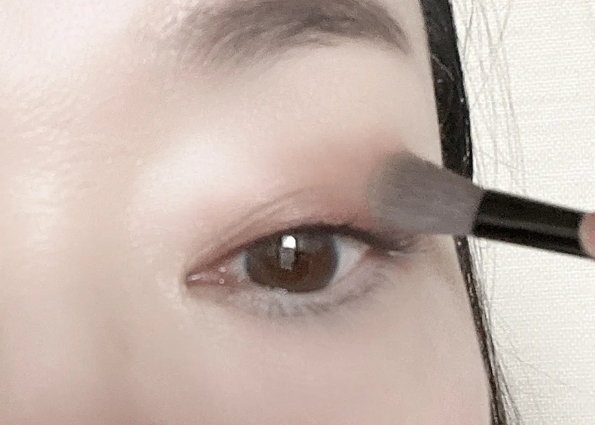 アイシャドウ2度づけ　追いシャドウ