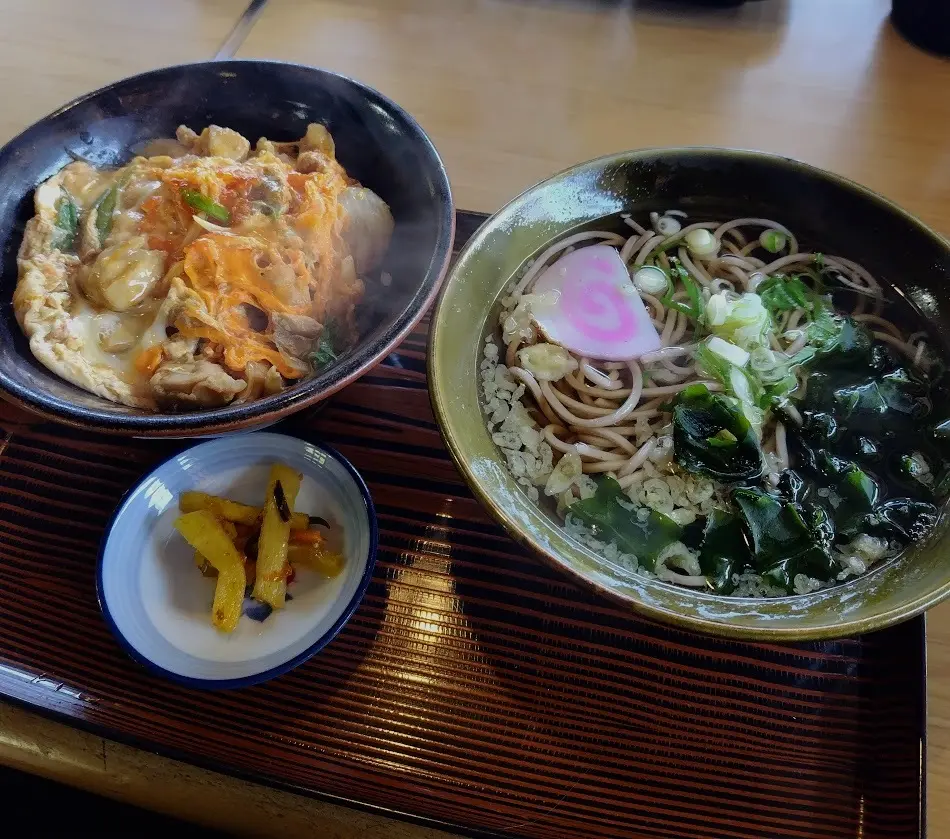 食事処 丹波猪村　播州百日鶏の親子丼とミニそばセット
