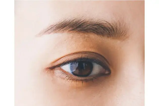 ミニマムな締め色で大人の洗練さを