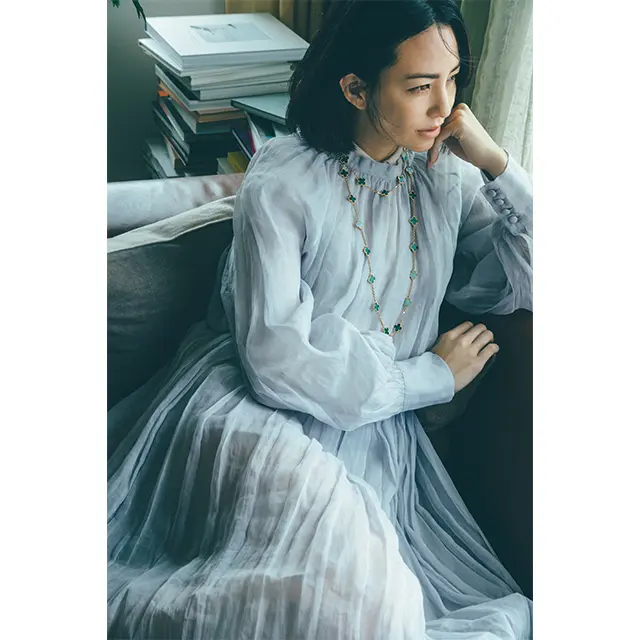 不朽の名品ネックレスは 美しいグリーンで鮮度高く