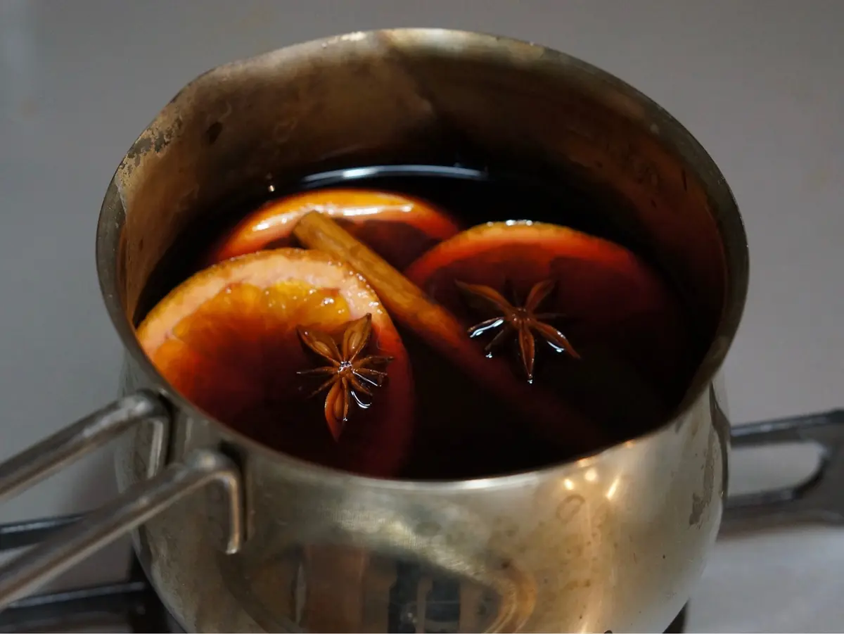 寒い冬にはスパイスの効いたホットワインをの画像_2