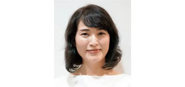 大人のクセ毛を生かしたやわらかい動きのボブ　カット前