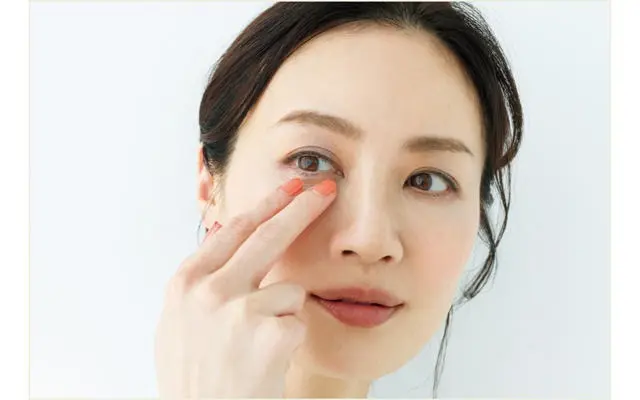 NG！ 頰骨より上の「目の下チーク」