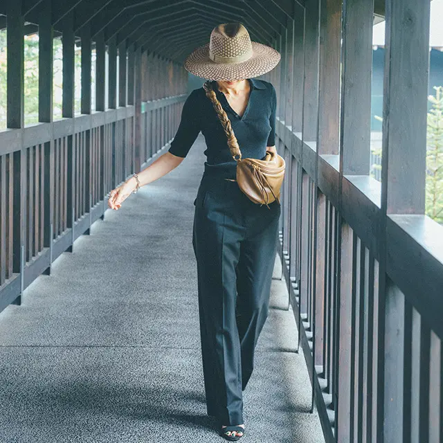 富岡佳子さんの大人の「上品トップス」