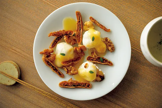 「無花果と胡桃の炙り餅とお茶（約6種 類から選べる）」￥1,900　