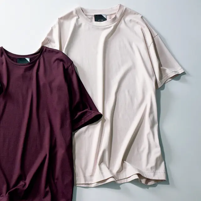 エイトンのピンクTシャツ