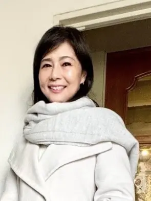 グレー、ライトグレー、アイスグレー、ストール、ウール、ウール100%、グレーストール、白、白コート、白ロングコート、グレージュ、ROPE、ROPE'.ロペ、ロペコート、ROPEコート、ROPE'コート、ロペロングコート、ROPEロングコート、ROPE'ロングコート、グレージュ、白、カシミア