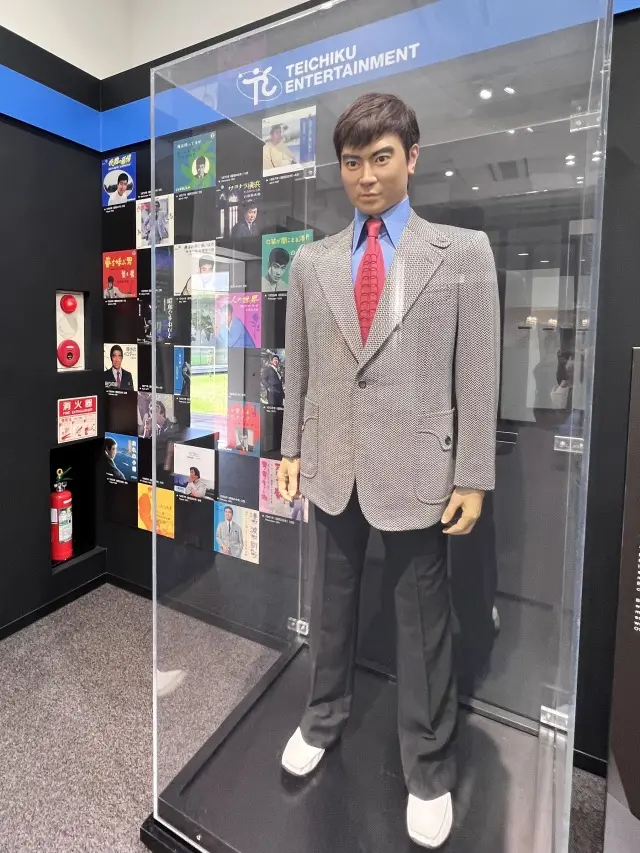 等身大の石原裕次郎