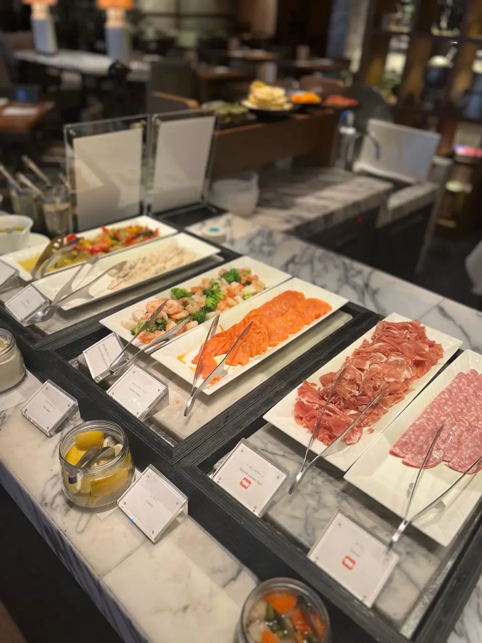 白を味方につけた冬コーデ@パレスホテル東の画像_12