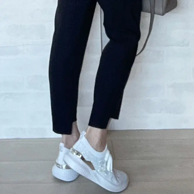 女度高め⭐︎優美なパンツとスニーカーの画像_7