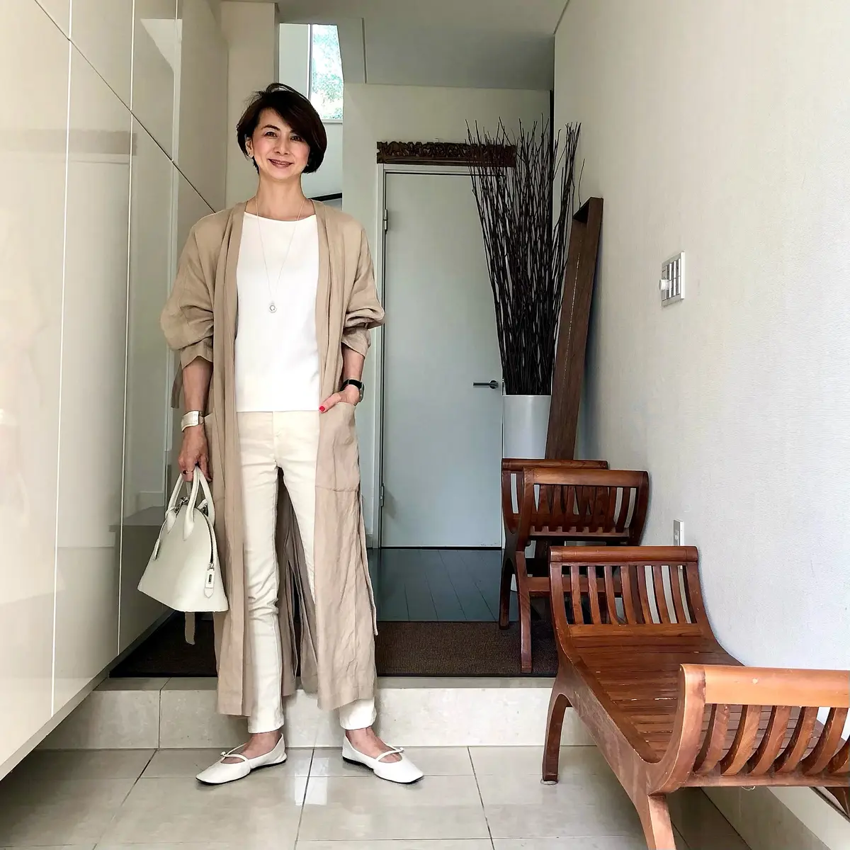 ホワイトデニム と リネンコートの画像_1