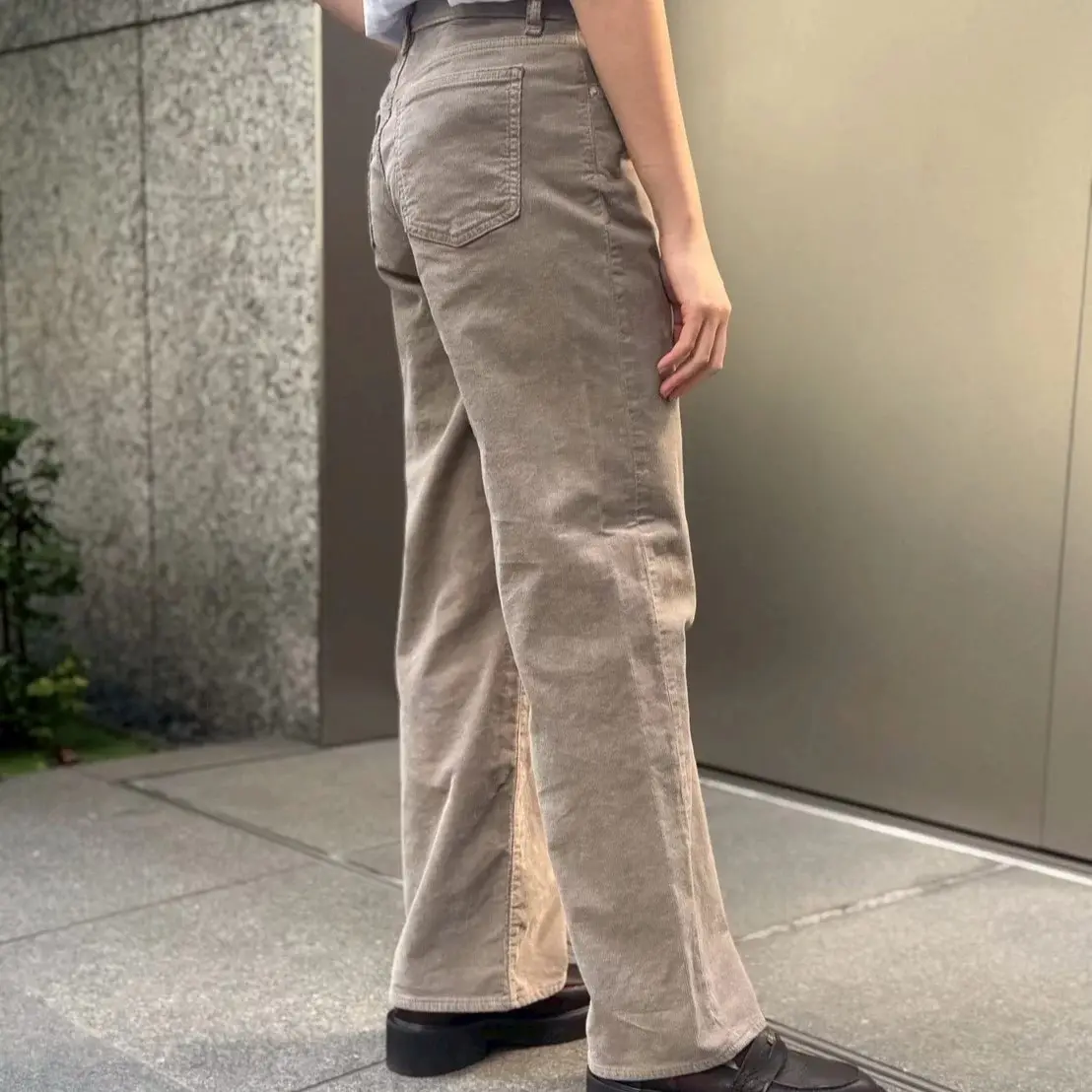 【50代パンツ】履くだけで旬の着こなしにの画像_4