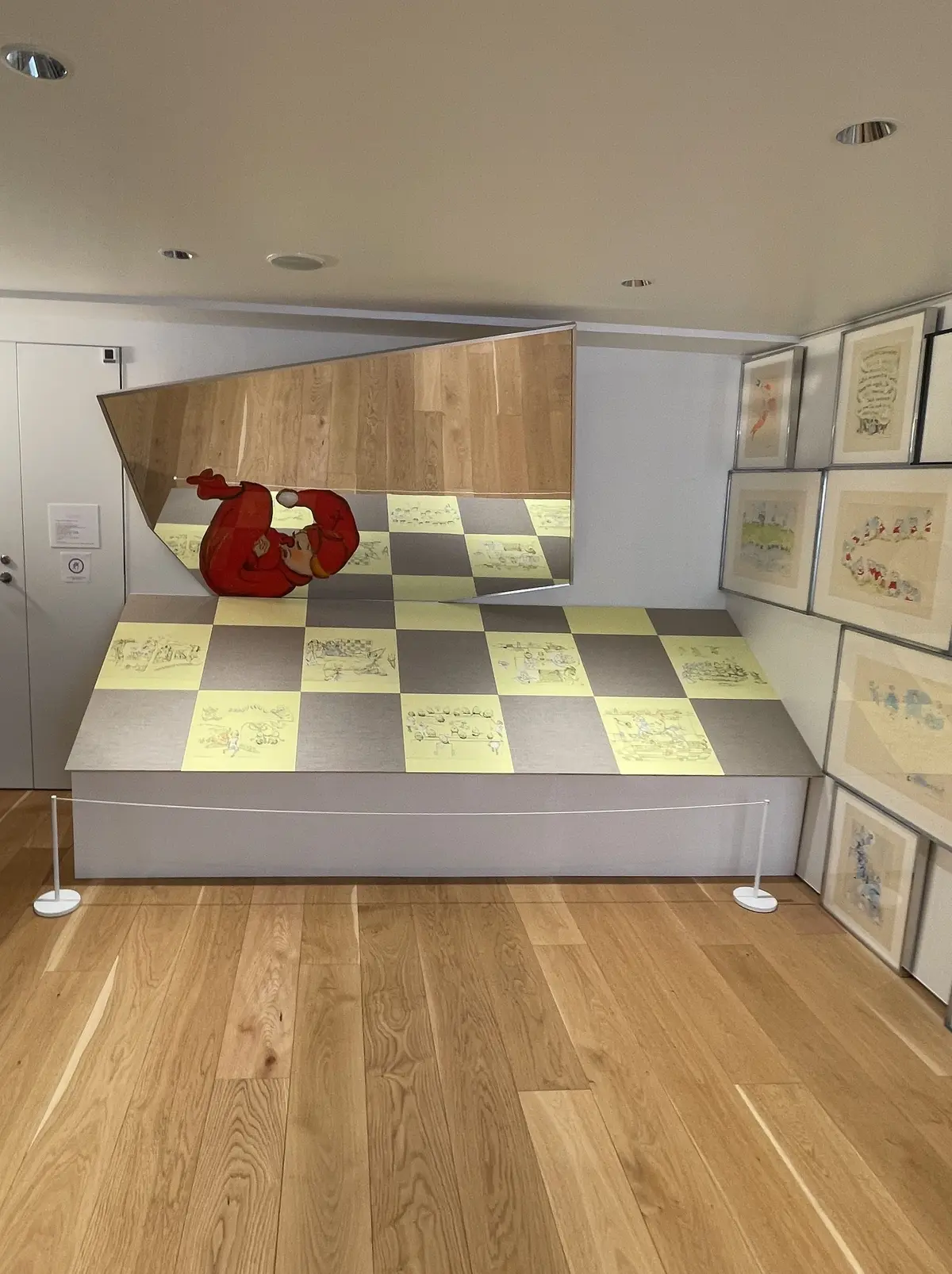 制作道具、早稲田、館内、早稲田大学、早稲田大学 国際文学館、村上春樹ライブラリー、銅版画作家、山本容子、作品展、山本容子版画展、不思議な国のアリス