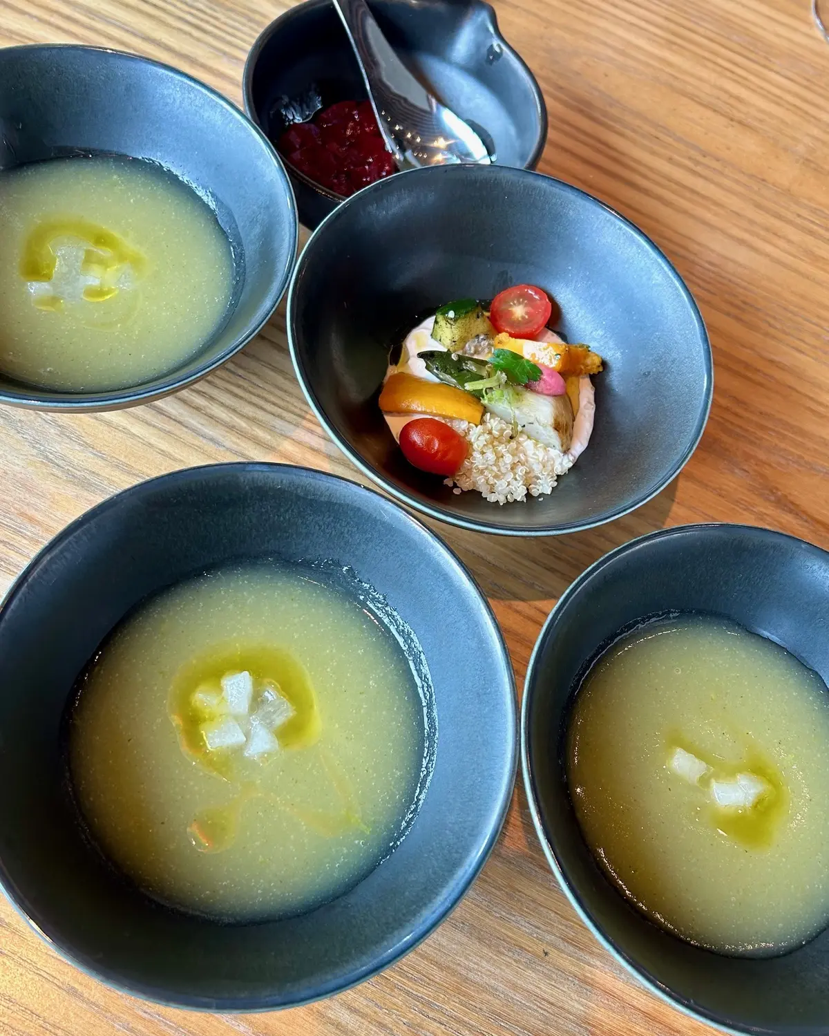 たまにはモードなワンピで！絶景ホテルでのの画像_9