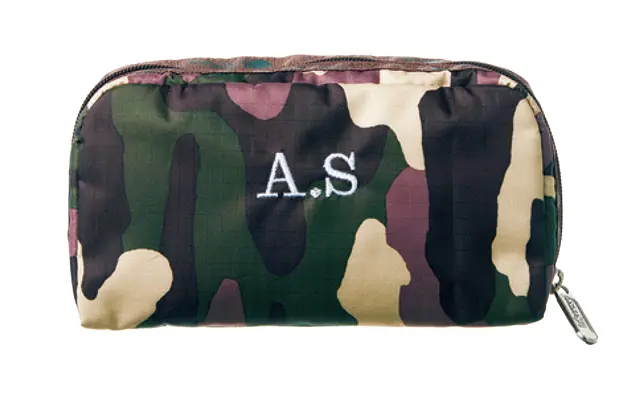 小さくて軽い素材の「レスポートサック」