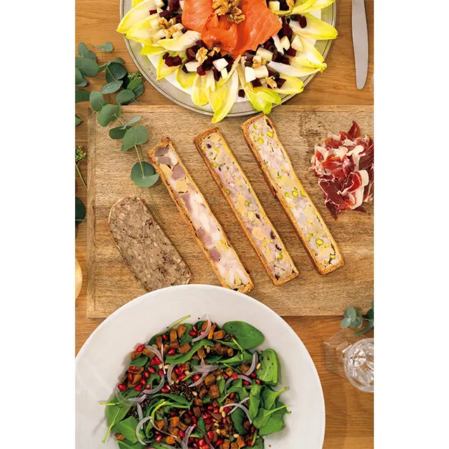 メインは、M.O.F（. フランス最優秀職人章）のタイトルをもつAアルノー・rnaud NニコラICOLASの パテ・アン・クルートとパテ。