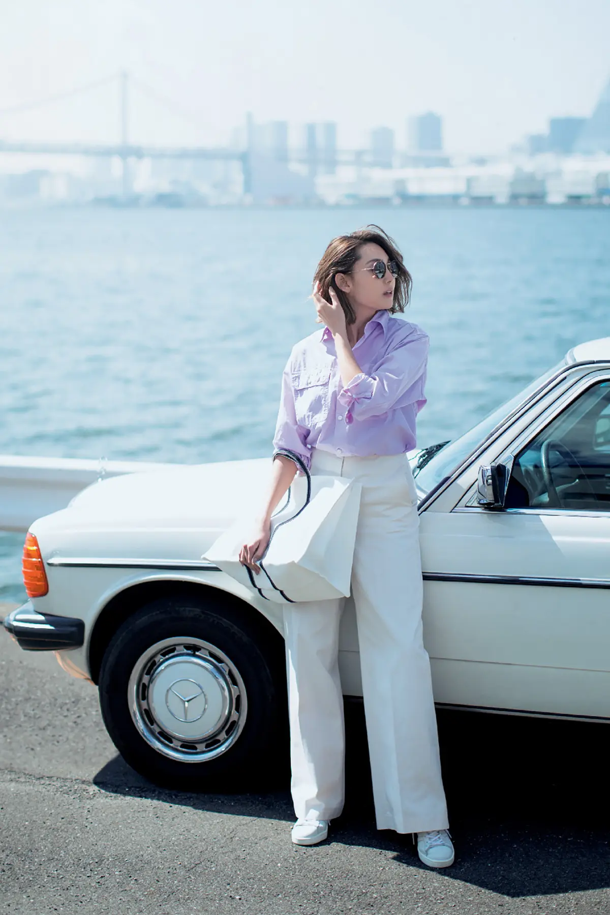  きれいめシーンでも臆せず過ごせる、白のの画像_1