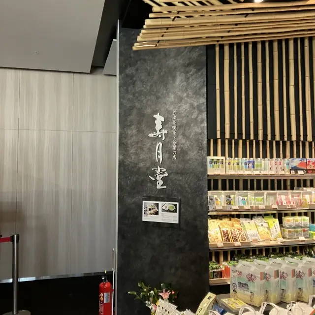 幻想的なアートアクアリウムと庭園カフェの画像_8