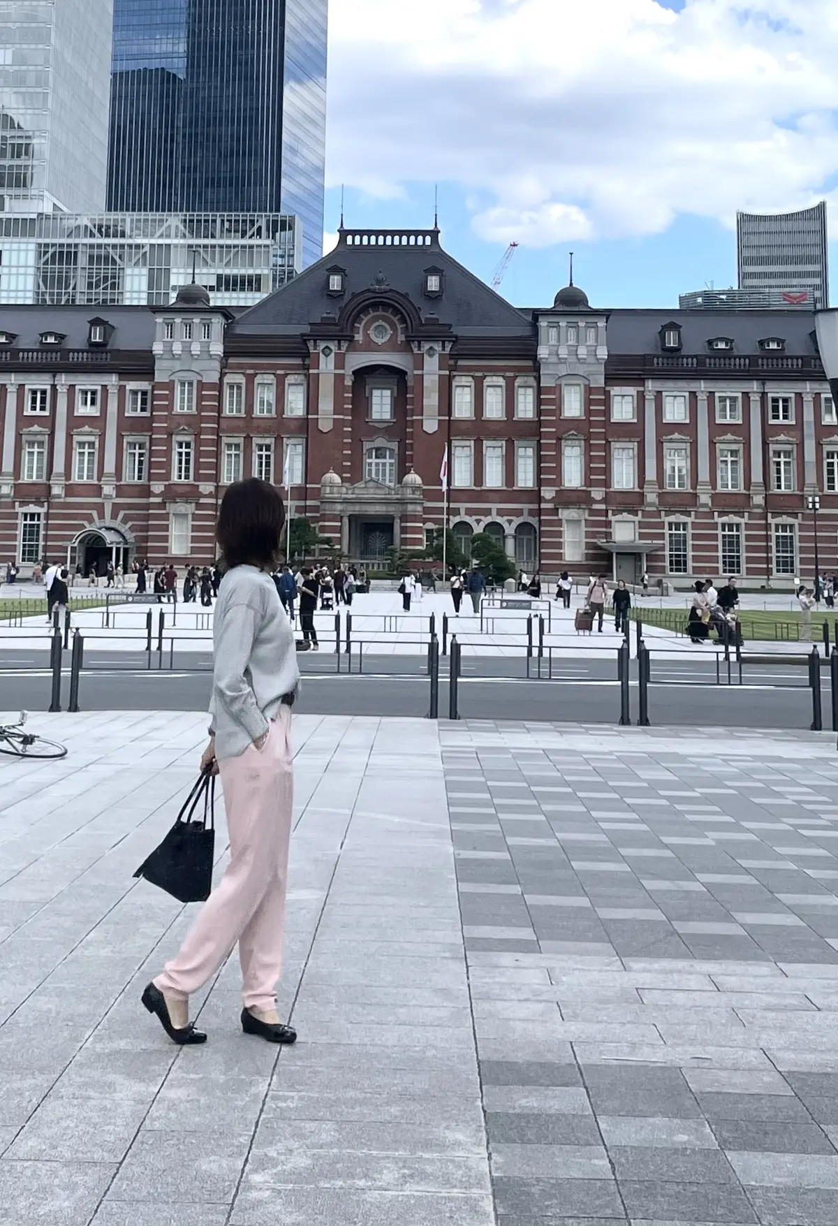 淡色コーデで新丸ビルランチへの画像_4