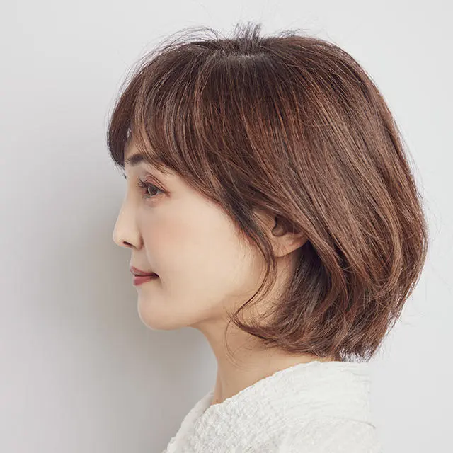 横から見たエレガントなボブヘアスタイル