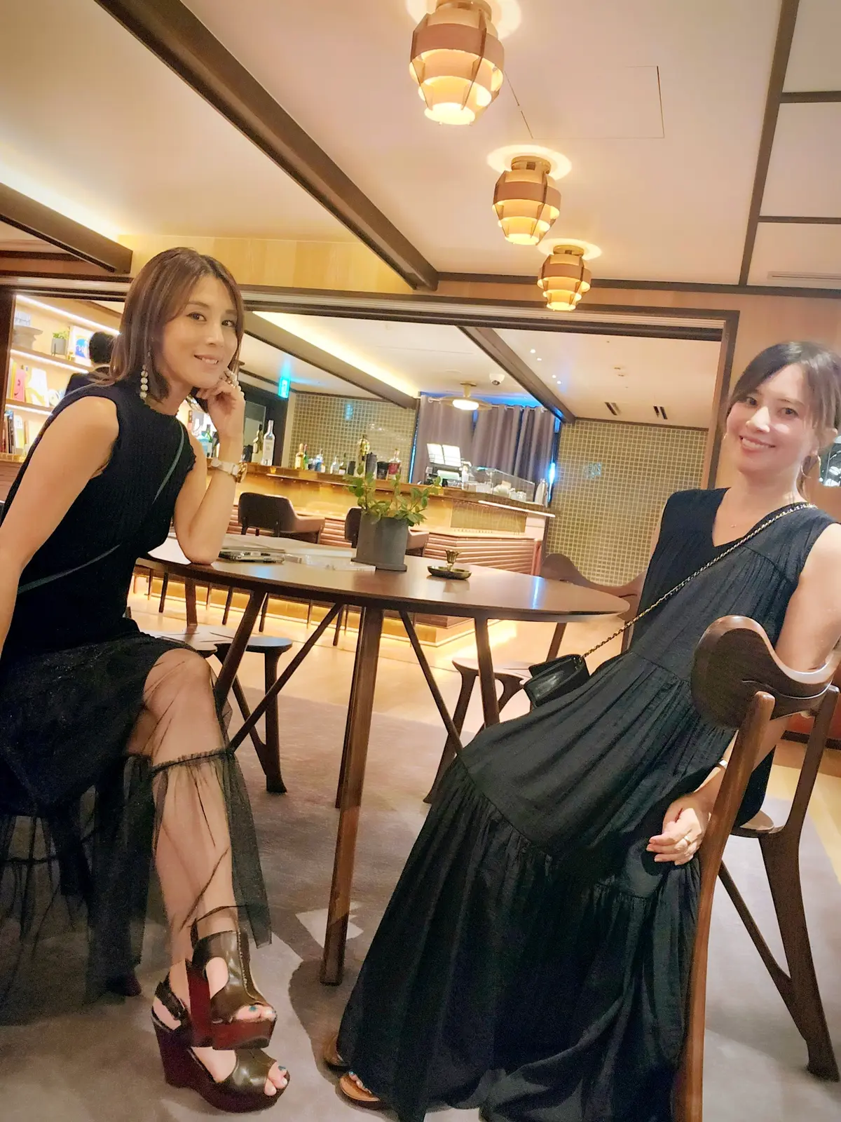 40代ファッション、黒ワンピース、秋コーデ、スタイルデリ