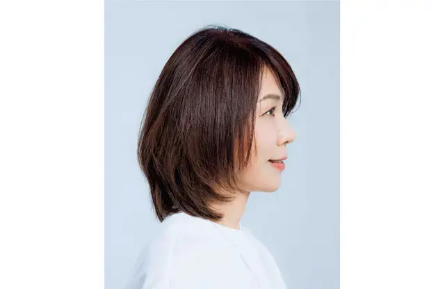重めのサイドバングをつくって顔まわりの「うねり」や「くせ毛」悩みを封印！【50代髪型・ヘアスタイル】