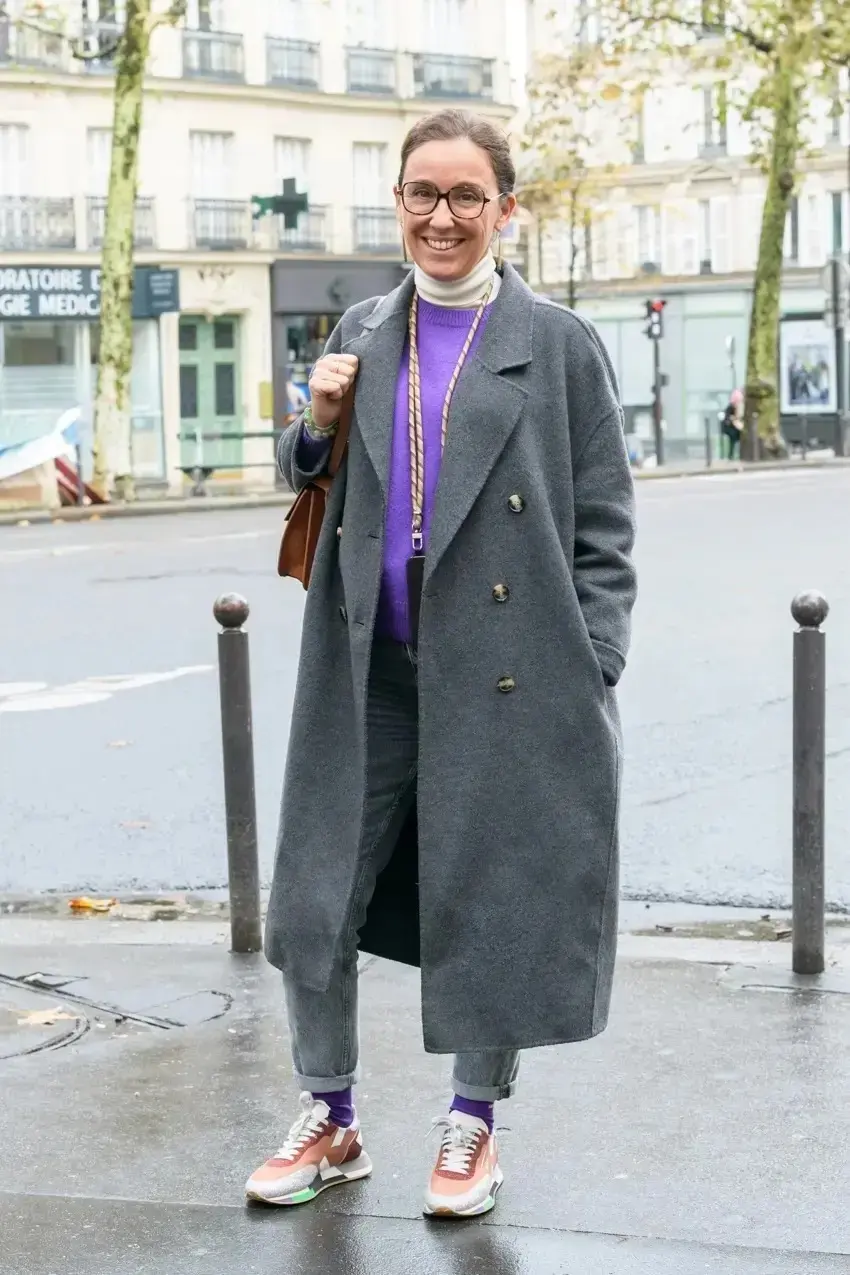 カジュアル上手なパリマダムのスニーカースタイル。カラフルスニーカーでマイスタイルが完成！【パリのおしゃれマダムSNAP vol.1】