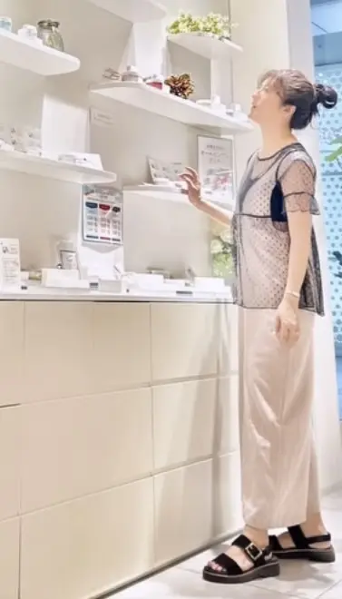 Black×BeigeコーデでBLUE の画像_5