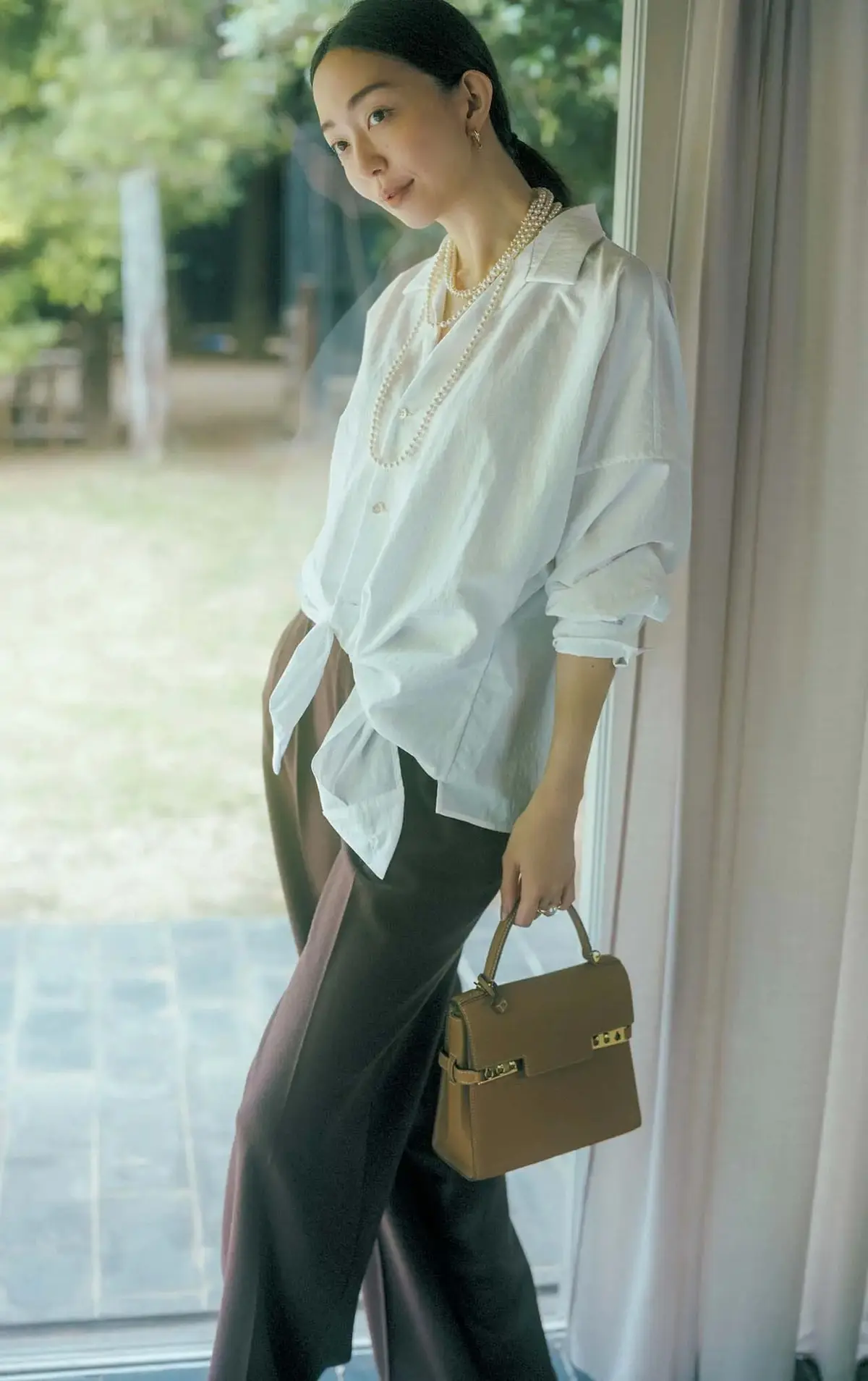 カシュクール風の変形ブラウスならアレンジの可能性も広がる。おしゃれの想像力をふくらませて