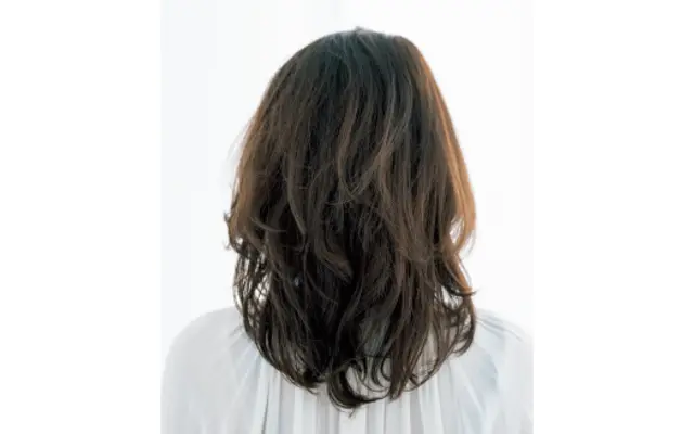 頑固な髪質はくびれヘアで広がり予防