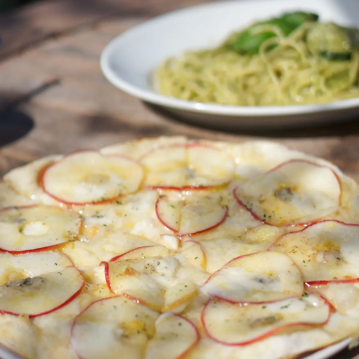 紅玉とブルーチーズのピザ