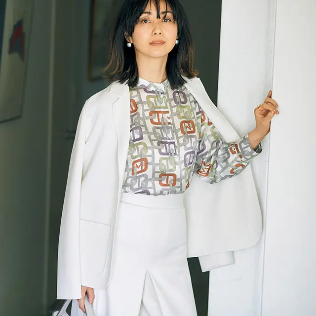 ジャケットのインでも見映え力抜群！洗練の幾何学柄プリント