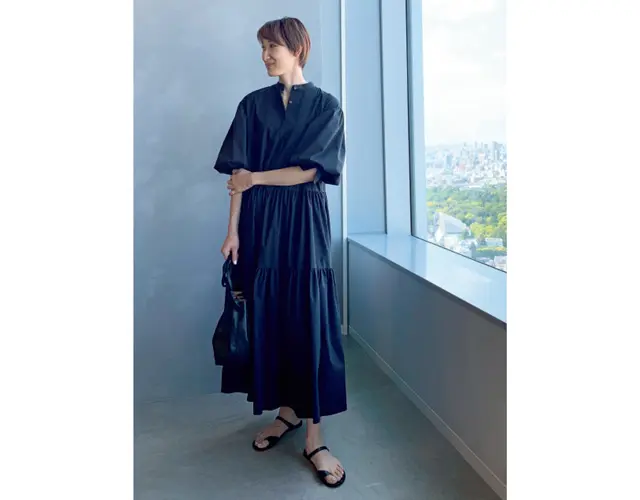 藤田菜美さん　ブラックヌーディサンダル