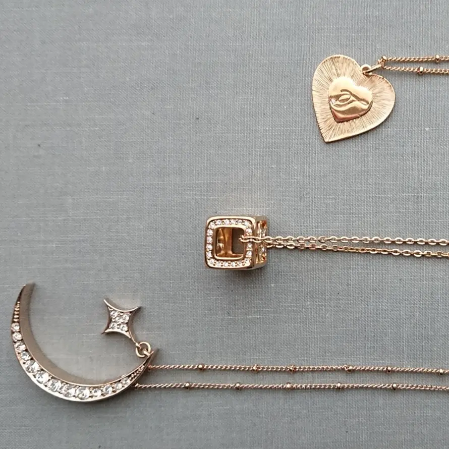 ゴールドネックレス