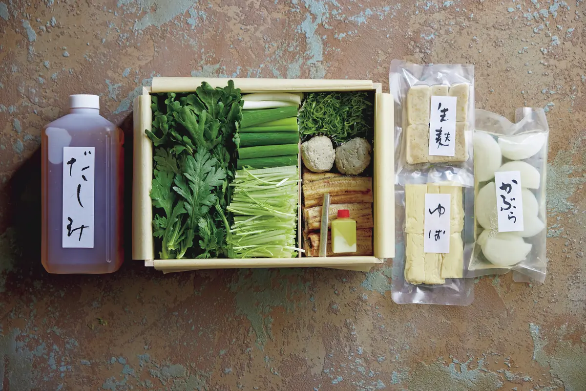 料亭＆割烹の味を、自宅でゆっくりと味わう「豪華取り寄せ鍋」厳選4【大人のごちそう鍋】『京懐石 美濃吉本店 竹茂楼』 特選うなぎ鍋 すっぽんスープ仕立 鍋セットの中身