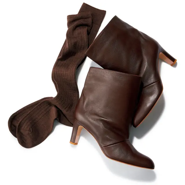 ネブローニのショートブーツとタビオのソックス