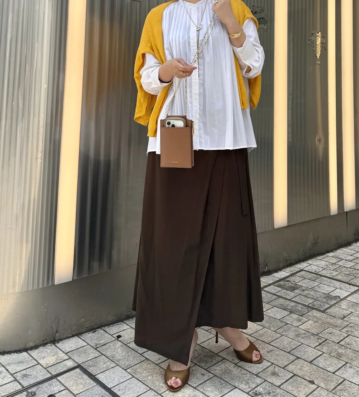 スマホウォレットバッグはゴールドチェーンの画像_2