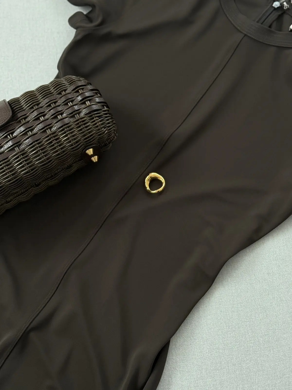 自ずと手に取る、夏のブラウンスタイルでバの画像_3