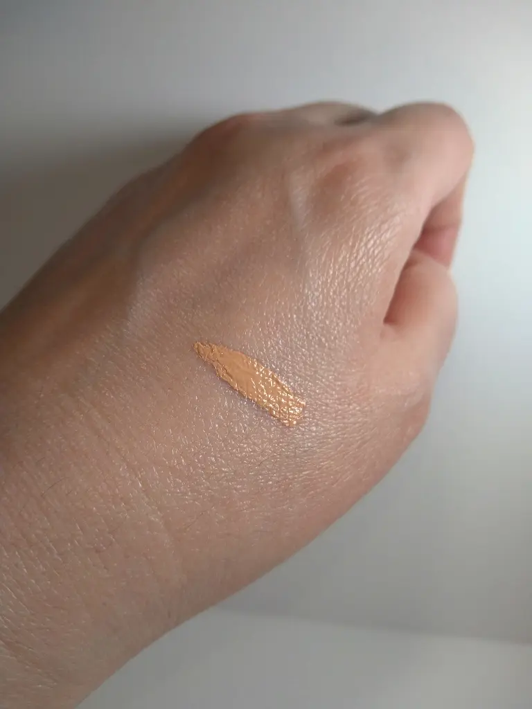 私の手につけたデザイニングカラーリクイド03番