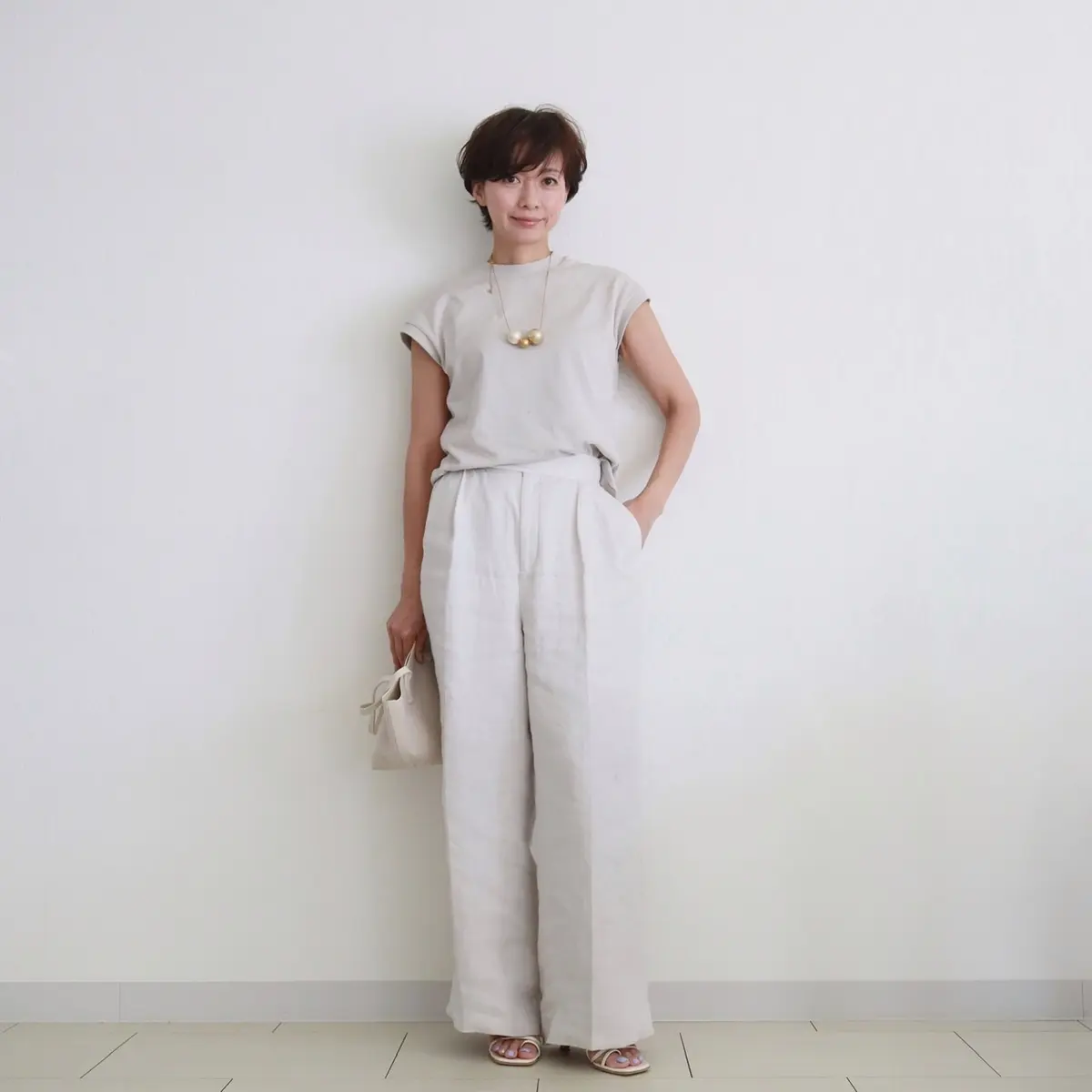 無印のトップスでワントーンコーデの画像_3