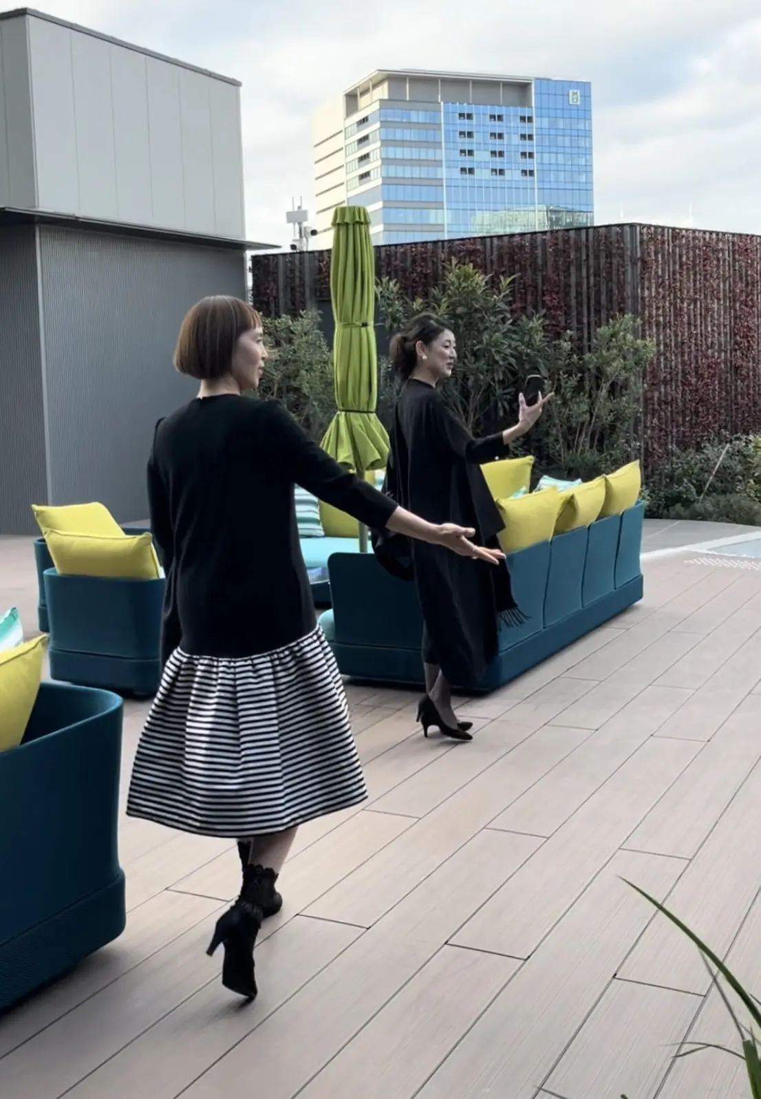 まるでブラックコーデ三姉妹？の画像_14