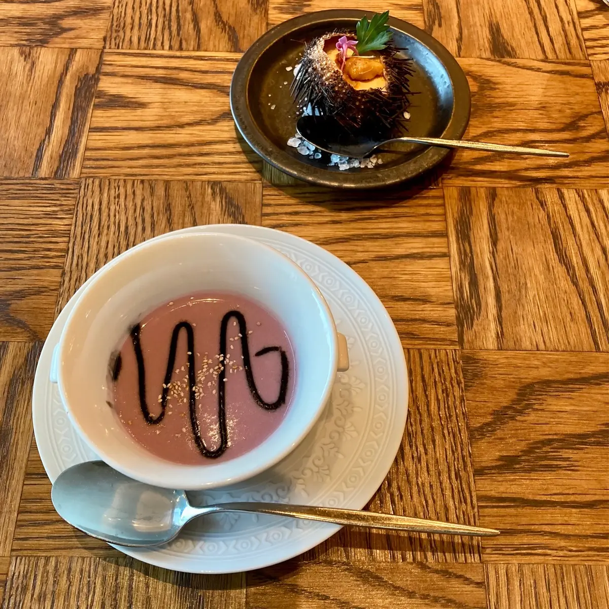 紫芋のポタージュとウニのプリン