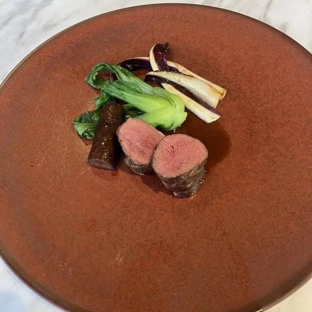 友人と過ごす快適レストランの画像_10