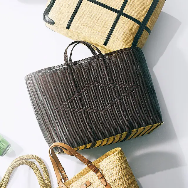 かご素材のマーケットバッグ　￥21,200／アパルトモン 神戸店（パロローザ）