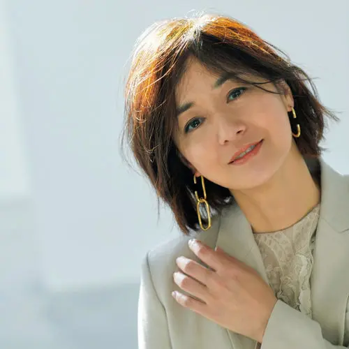 マリア ブラックの名品ピアスで春の装いをの画像_1