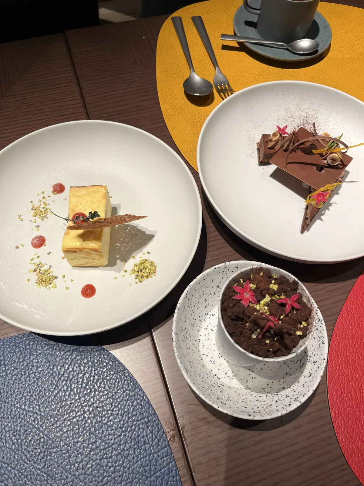 まるでブラックコーデ三姉妹？の画像_12