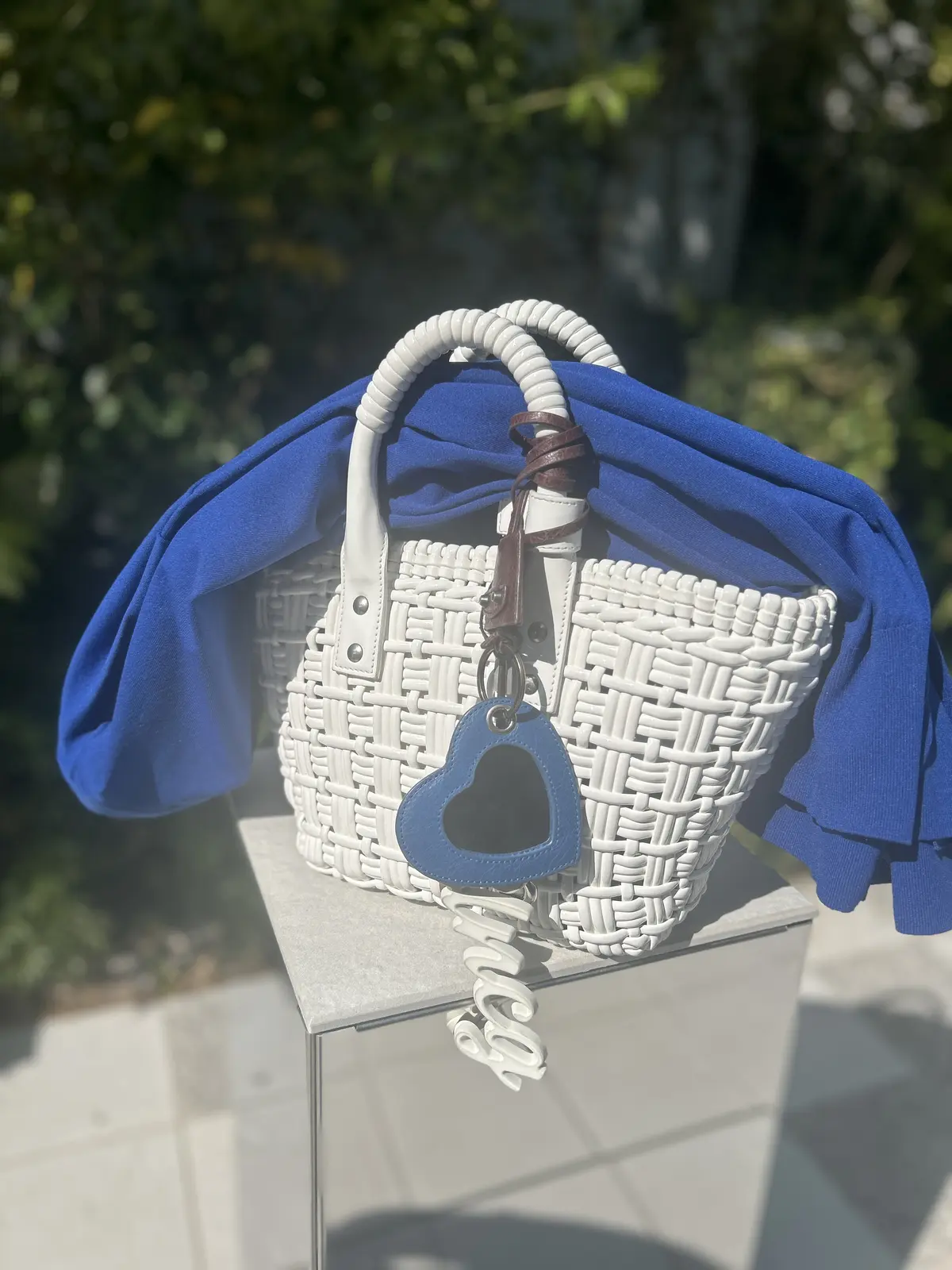 V開きで首元すっきり！E by eclaの画像_11