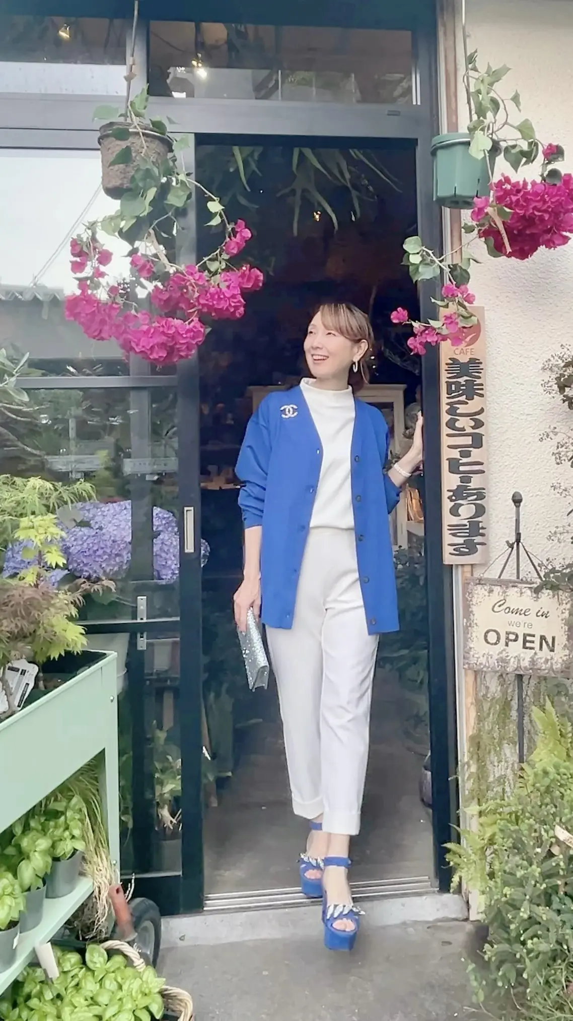 V開きで首元すっきり！E by eclaの画像_8